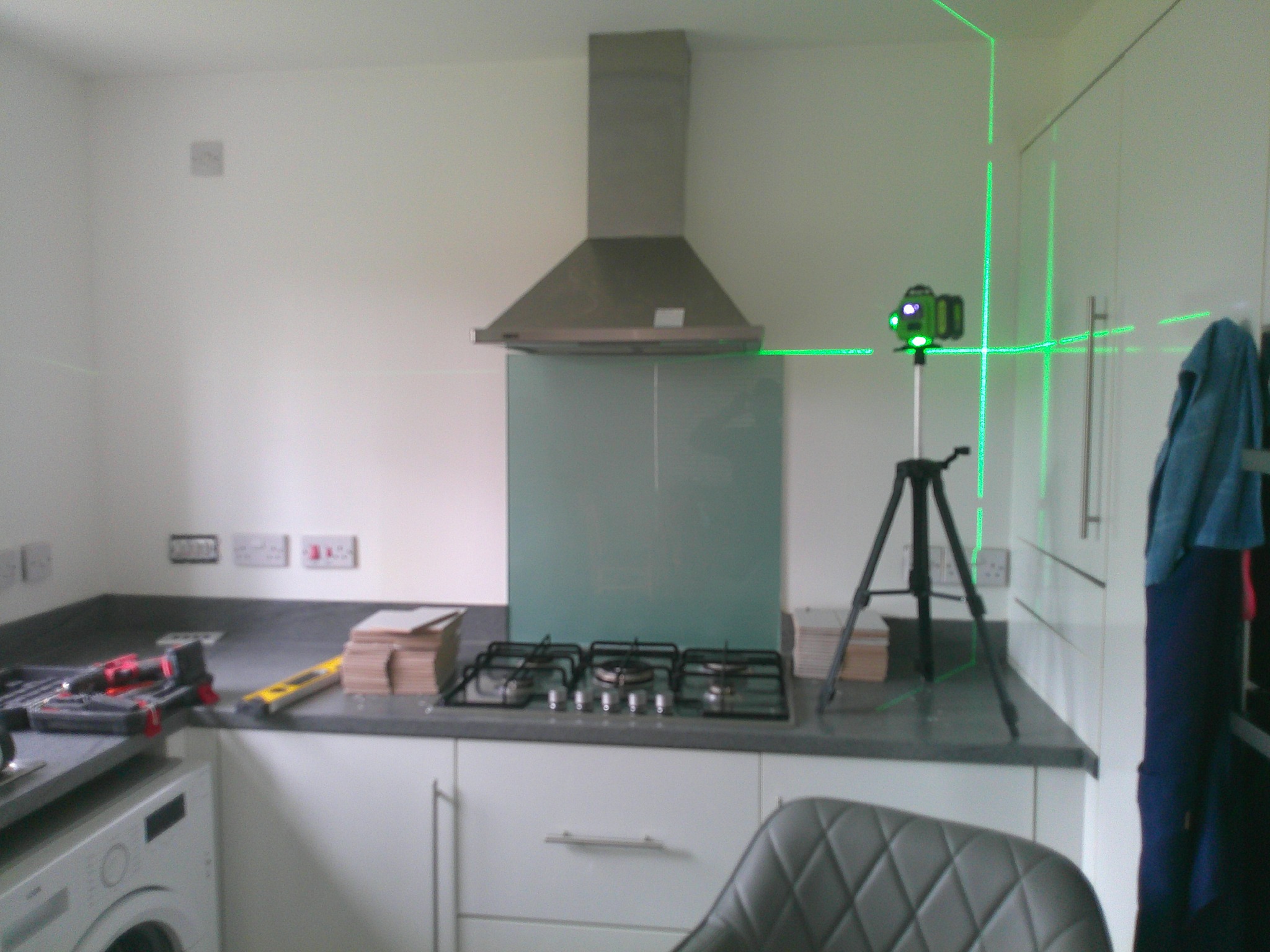 Whitburn kitchen hob wall before splashback tiling by Herringbone of Lanark